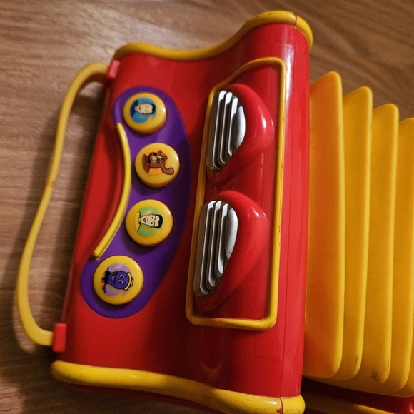 The Wiggles Musical Singing Play Accordion - Picture 2 of 7